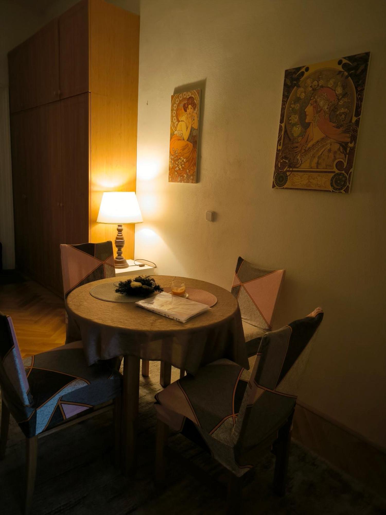 Apartmán Valentinka Minutes Away From Charles Bridge Praha Exteriér fotografie