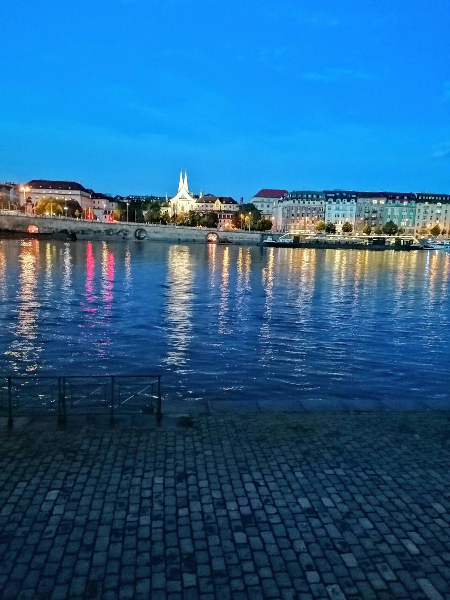 Apartmán Valentinka Minutes Away From Charles Bridge Praha Exteriér fotografie